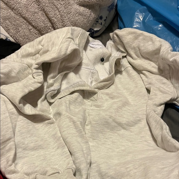 Lovers and Friends Crew Neck V Neck Long Sleeve Sweater - Picture 1 of 1